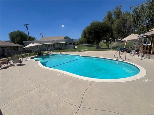150 E Lakeshore Dr