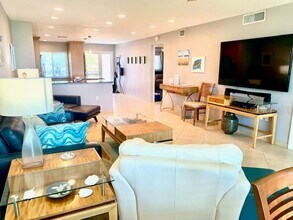 8630 Midnight Pass Rd in Sarasota, FL - Building Photo - Building Photo