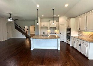 520 Stillwater Dr in Waxahachie, TX - Building Photo - Building Photo