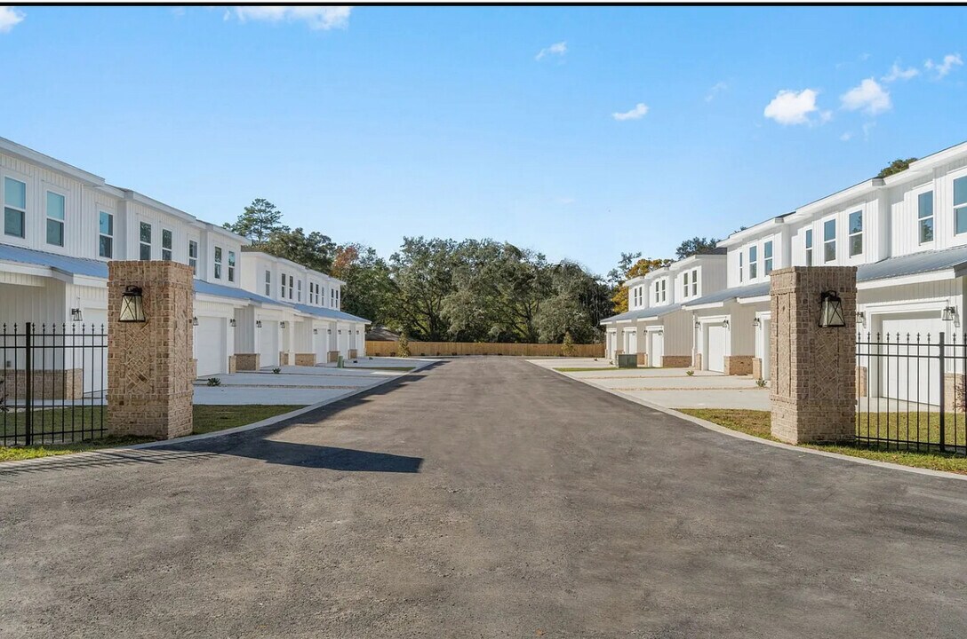 517 Hill Ln in Niceville, FL - Building Photo