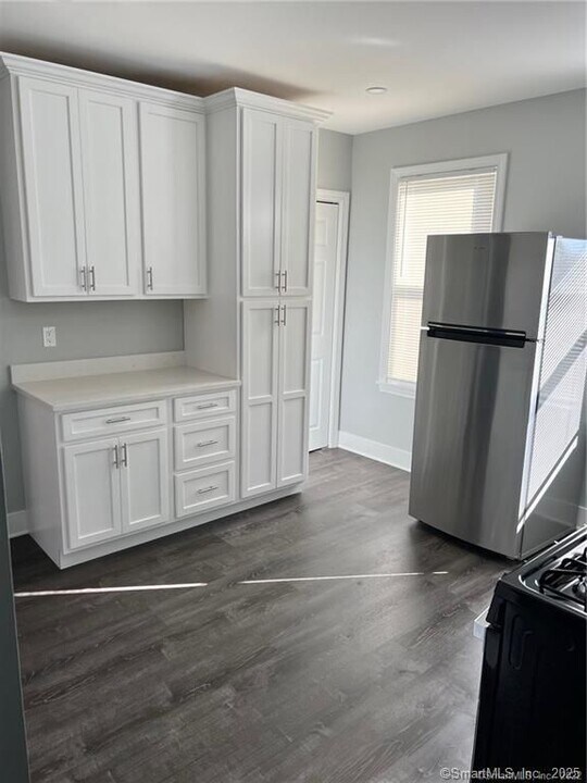 7 Burritt Ave in Stratford, CT - Building Photo