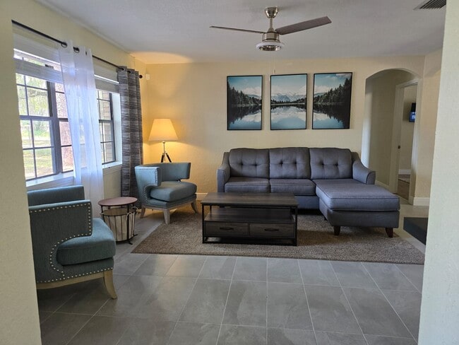 3071 Simpson Rd in Kissimmee, FL - Foto de edificio - Building Photo