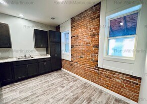 18 S Frederick Ave in Oelwein, IA - Building Photo