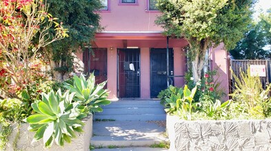 817-819 N Madison Ave in Los Angeles, CA - Building Photo - Building Photo