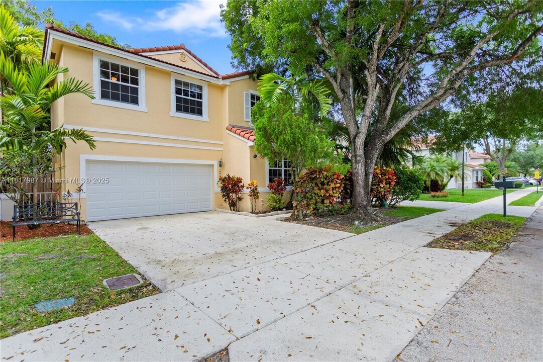 15076 SW 51st St in Davie, FL - Building Photo