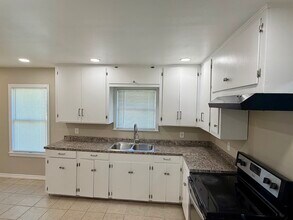 3933 Harris Dr in Corpus Christi, TX - Building Photo - Building Photo