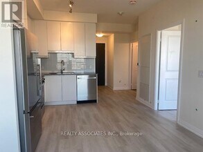 3270 Sheppard Ave E in Toronto, ON - Building Photo - Building Photo