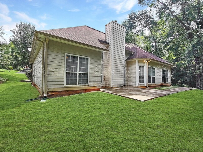 553 Washington Dr in Jonesboro, GA - Foto de edificio - Building Photo