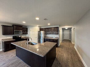 5620 Blue Sky Ct in Milton, FL - Foto de edificio - Building Photo