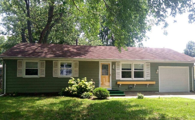 2003 Hemlock Dr in Champaign, IL - Building Photo - Building Photo