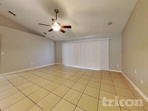 910 Albertville Ct in Kissimmee, FL - Foto de edificio - Building Photo