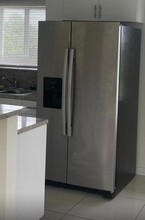 2121 NW 72nd St in Miami, FL - Building Photo - Building Photo
