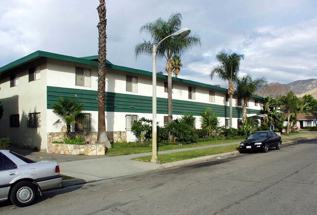 3934 N Lugo Ave in San Bernardino, CA - Foto de edificio - Building Photo