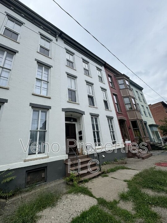 161 1st St-Unit -Unit 2 in Troy, NY - Building Photo