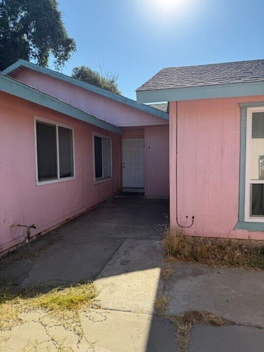 1204 N Divisadero St in Visalia, CA - Building Photo