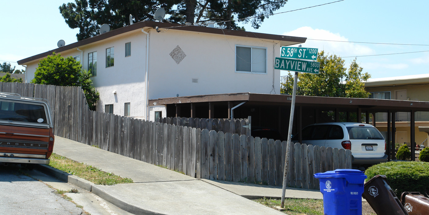 5730 Bayview Ave in Richmond, CA - Building Photo