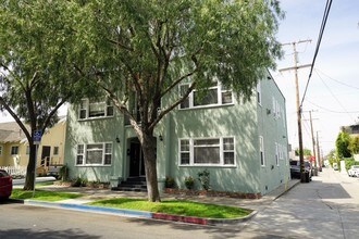 411-417 Walnut Ave. in Long Beach, CA - Foto de edificio - Building Photo