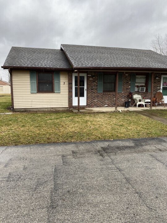 1818 Michigan St-Unit -4 in Crawfordsville, IN - Foto de edificio