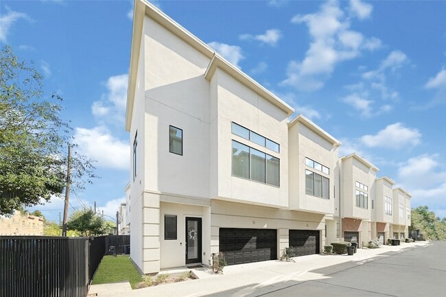 property at 72 N Hutcheson St