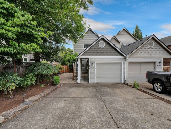 655 2nd St in Lake Oswego, OR - Foto de edificio - Building Photo