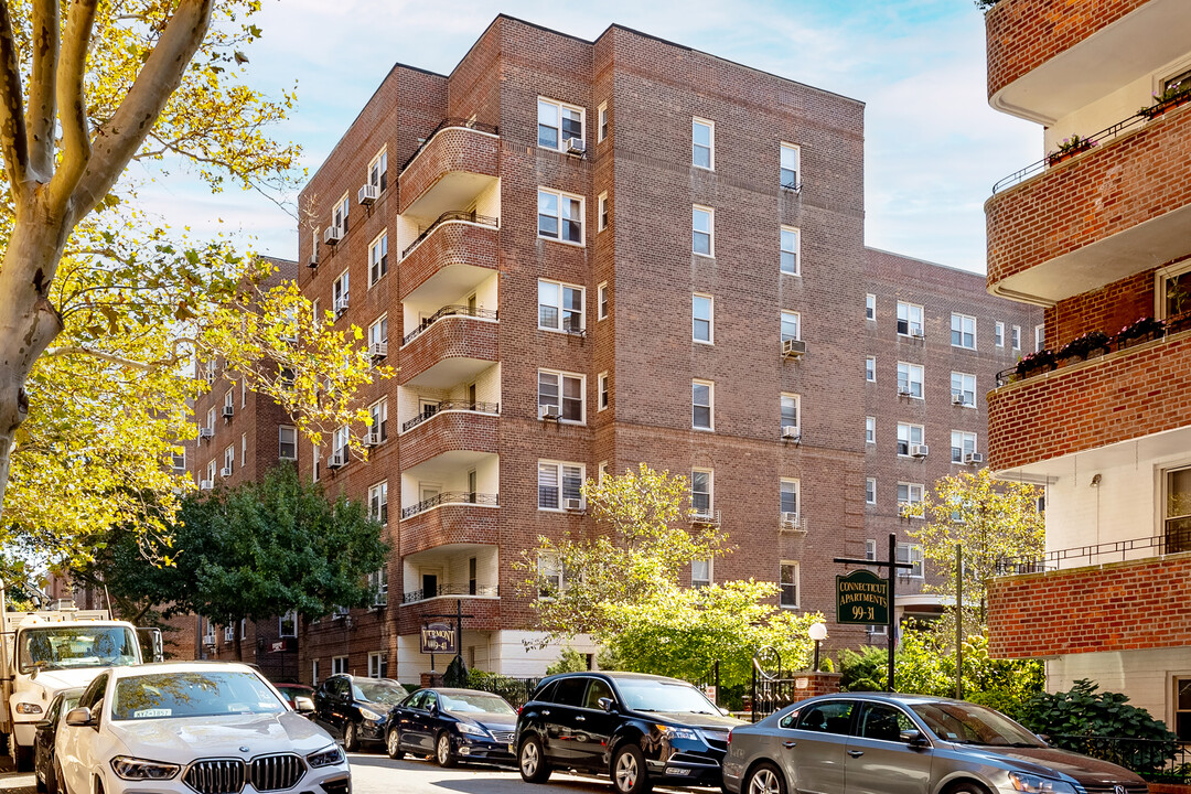 99-41 64th Ave in Rego Park, NY - Foto de edificio
