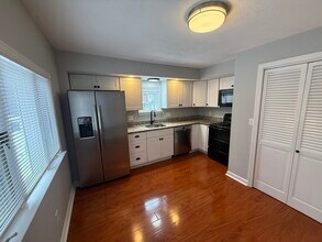 83 Taylor St in Waltham, MA - Building Photo - Building Photo