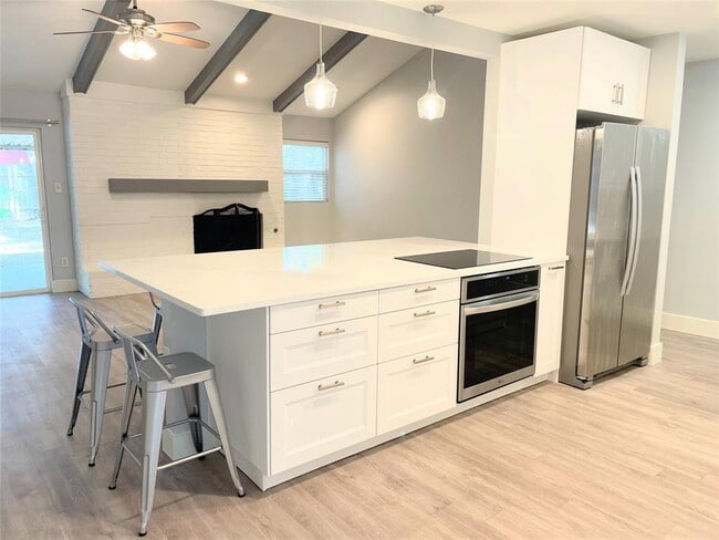 10419 Quail Ridge Dr in Austin, TX - Foto de edificio - Building Photo