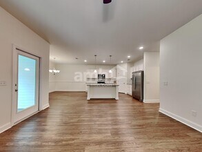 215 Swan Dr in Summerville, SC - Foto de edificio - Building Photo