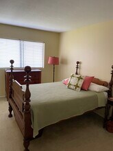 9421 Gateshead Dr in Huntington Beach, CA - Building Photo - Building Photo