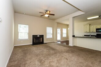 71 Prescott Dr in Acworth, GA - Foto de edificio - Building Photo