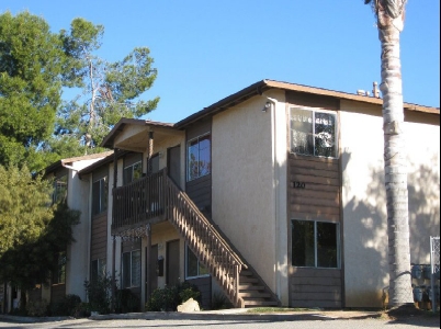 Kalmia Street Apartments in Fallbrook, CA - Building Photo