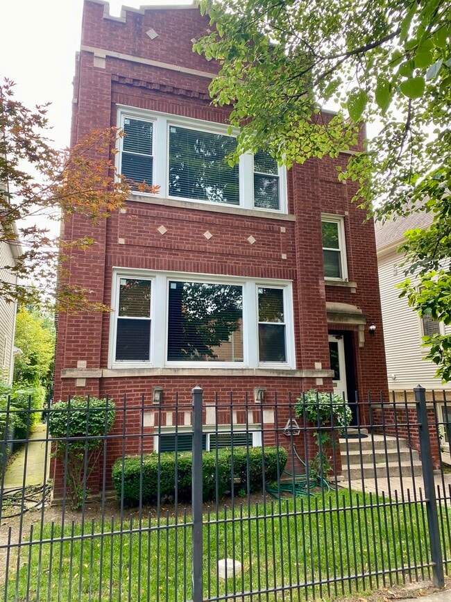property at 3317 N Claremont Ave