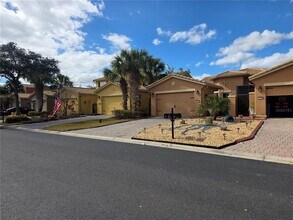 2435 Palm Tree Dr in Kissimmee, FL - Building Photo - Building Photo