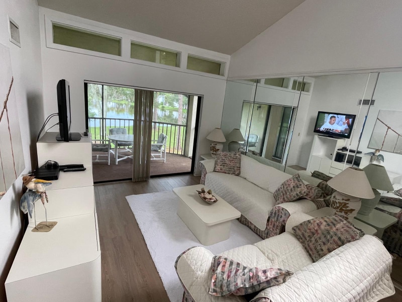 202 Woodlake Wynde in Oldsmar, FL - Foto de edificio