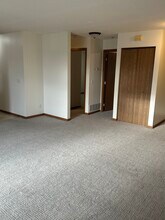 273 23rd St SE, Unit 2 in Willmar, MN - Building Photo - Building Photo