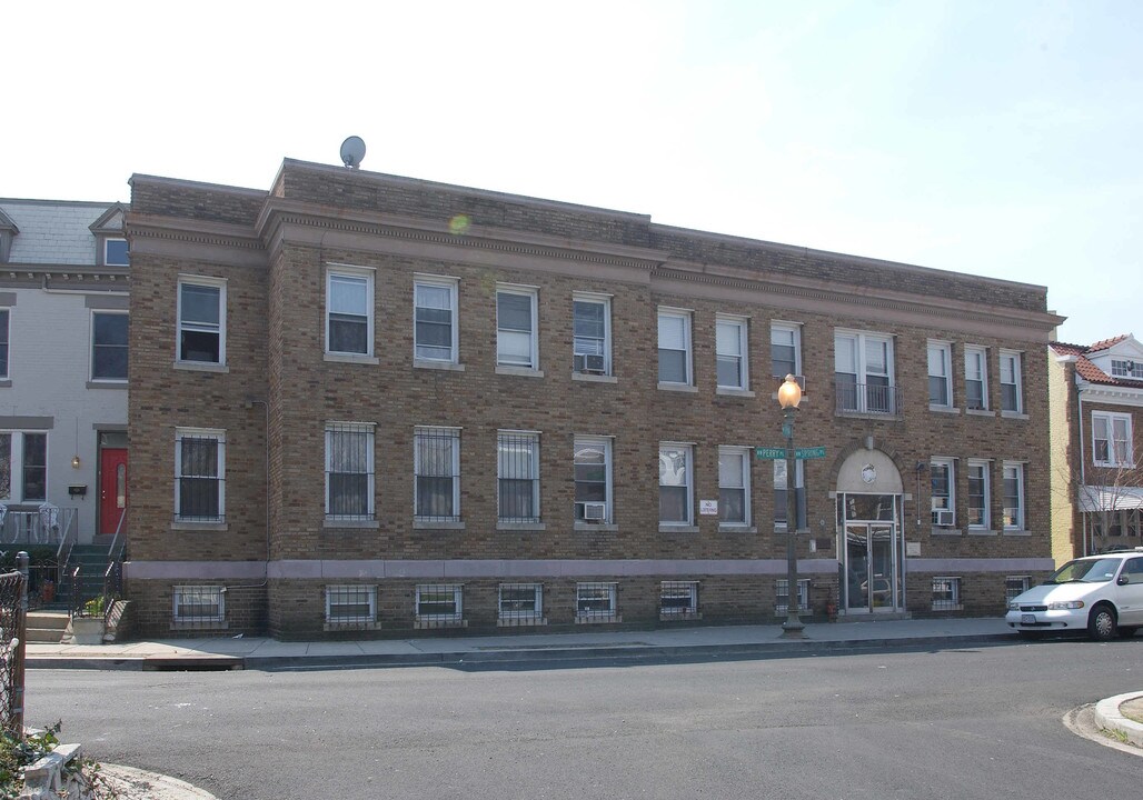 1498 Spring Pl NW in Washington, DC - Building Photo