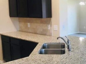 1002 Larvotto Loop in Laredo, TX - Building Photo - Building Photo