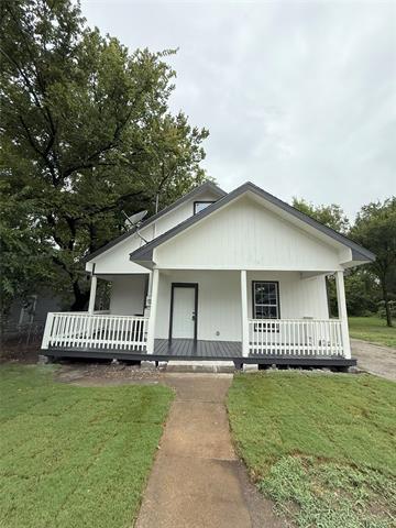 property at 323 W Cherry St