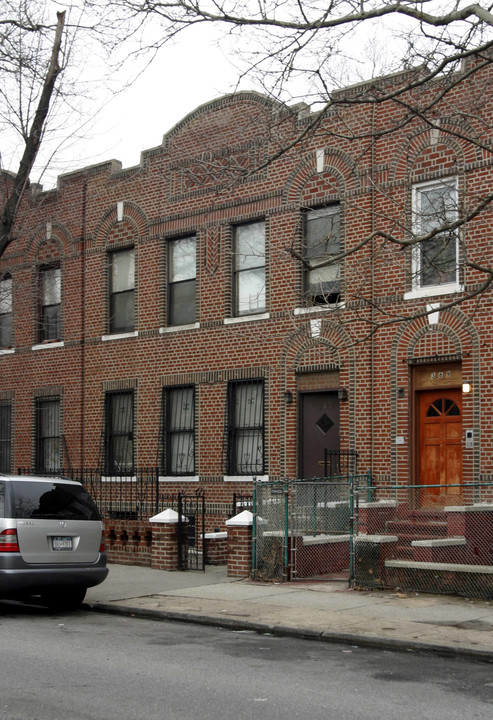 385 Legion St in Brooklyn, NY - Building Photo