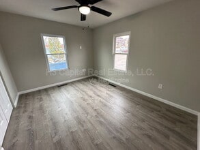 18 W Garfield St in Belleville, IL - Building Photo - Building Photo