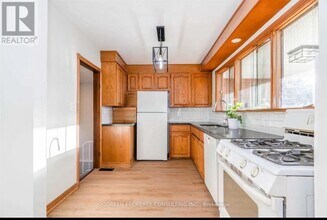 15 Valleyview Ave in East Gwillimbury, ON - Building Photo - Building Photo