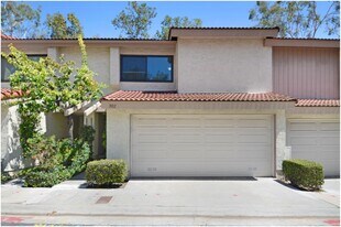 902 Creekside Dr in Fullerton, CA - Building Photo