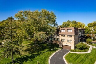 Wayzata Villa Condos in Wayzata, MN - Foto de edificio - Building Photo