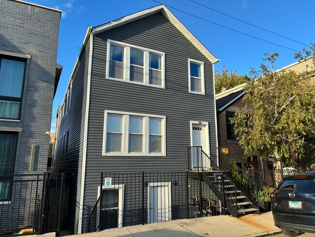 property at 544 W Cullerton St