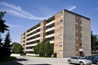 Briarwood in Guelph, ON - Building Photo - Building Photo