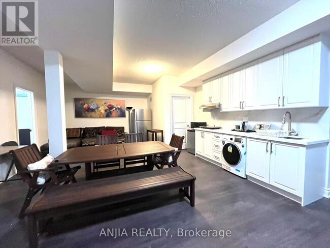 199 Canyon Hill Ave in Richmond Hill, ON - Building Photo - Building Photo