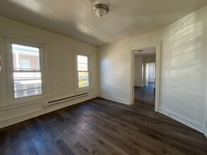 24 S 11th St-Unit -Unit 2 in Allentown, PA - Building Photo - Building Photo