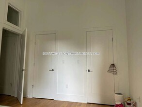49 Rogers St, Unit RM1 in Boston, MA - Building Photo - Building Photo