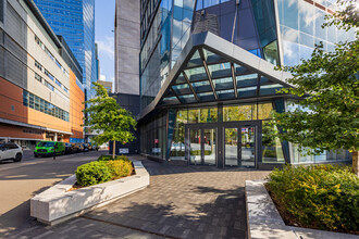 Tour Des Canadiens 3 - 1269 Rue Saint Antoine in Montréal, QC - Building Photo - Building Photo