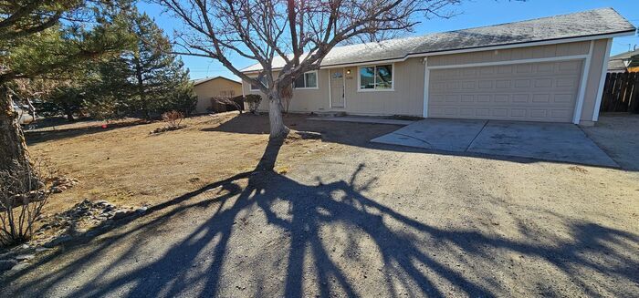 5700 Dolores Dr in Sparks, NV - Building Photo